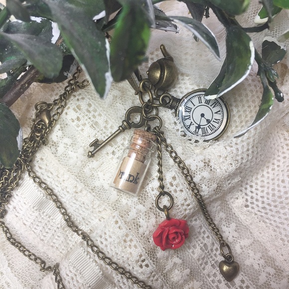 Last one! "Drink Me" necklace - Picture 2 of 4